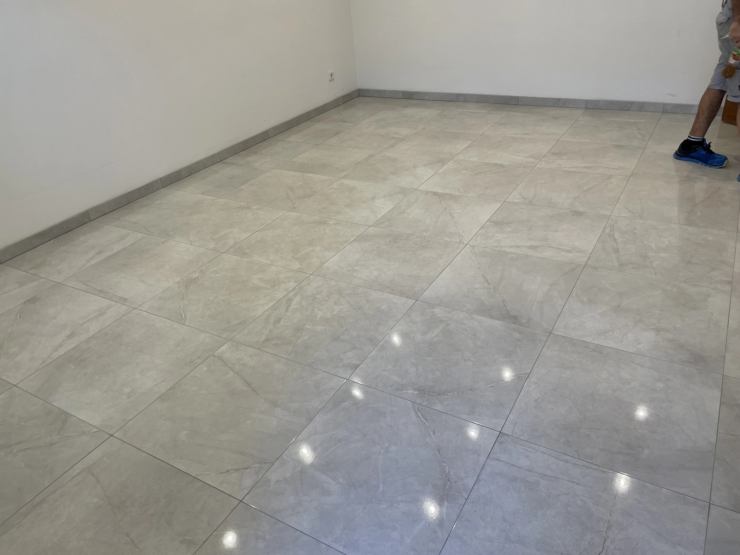 Vellaro Bäder & Räume - Spachtel- und Fliesenarbeiten - Bodenfliesen